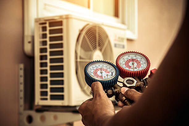 Professional Hvac technician working in Sycamore, PA